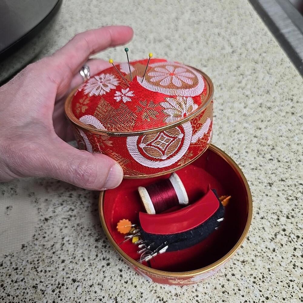 Japanese Kimono Fabric Trinket Box Vtg Round Padded Lid Komono Ire Red 4"×2" - Picture 14 of 15